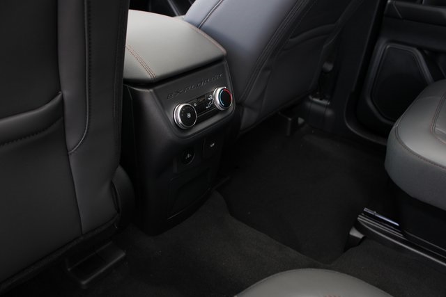 2025 Ford Explorer photo 4