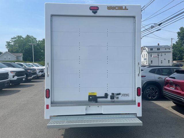 2025 Chevrolet Express Cutaway 3500 photo 3