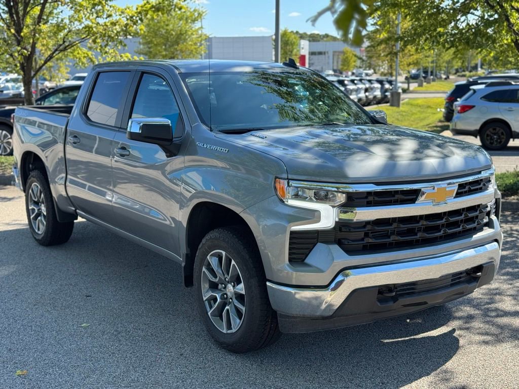 2025 Chevrolet Silverado 1500 LT photo 3