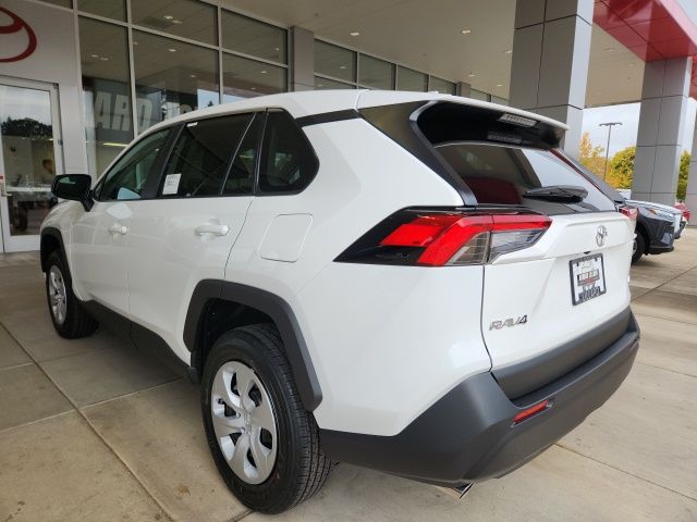 2025 Toyota RAV4 LE photo 4