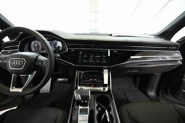 2026 Audi Q7 55 Premium Plus photo 2