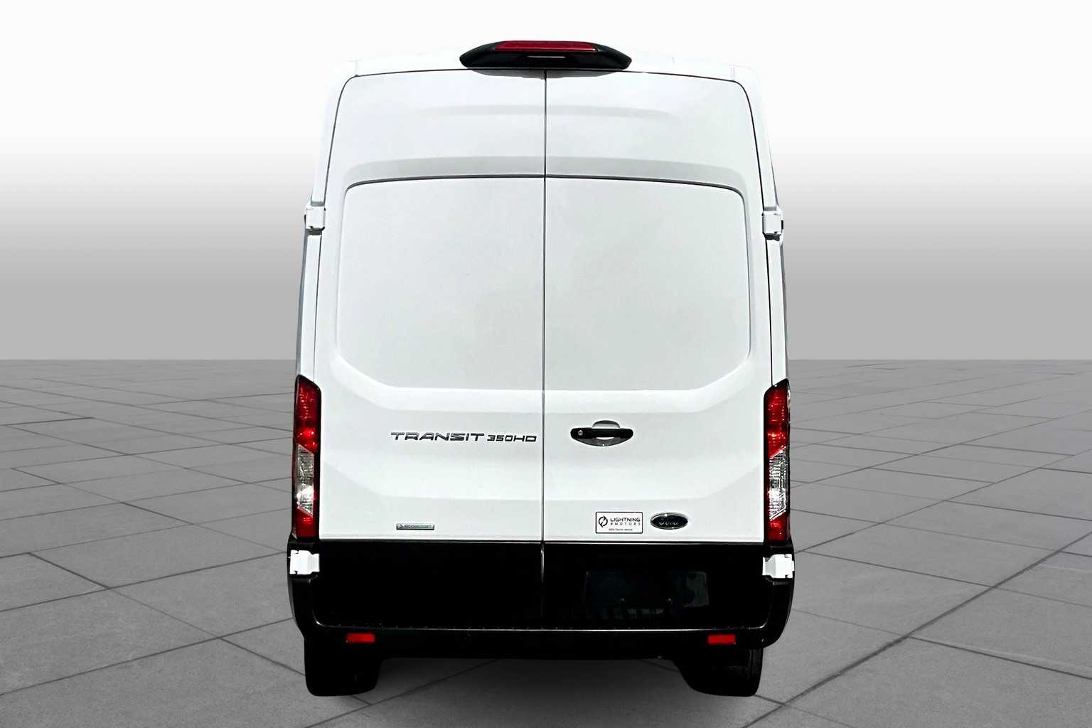 2022 Ford Transit photo 2