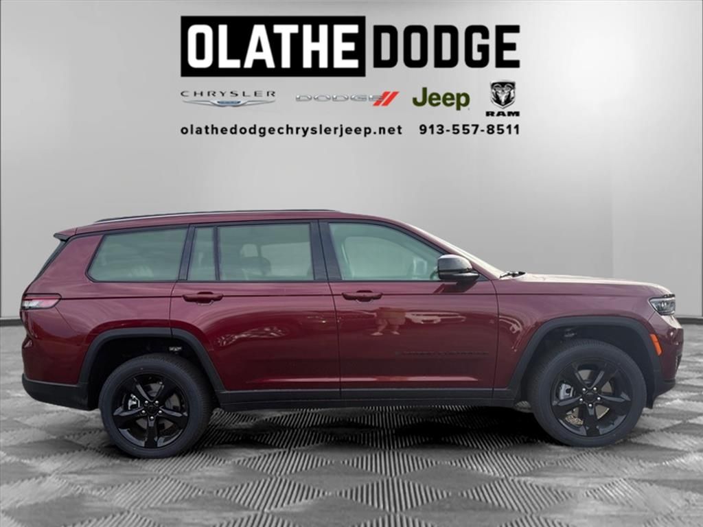 2025 Jeep Grand Cherokee Laredo Altitude photo 27