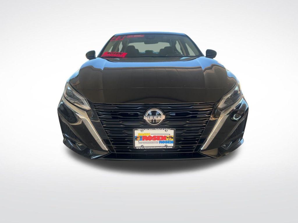 2023 Nissan Altima SV photo 2