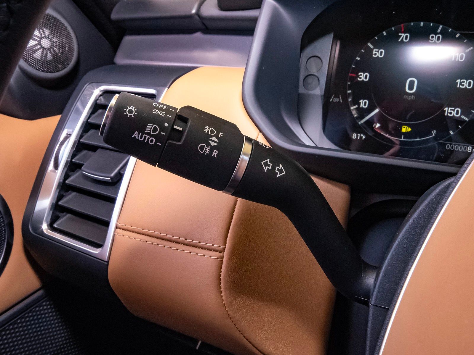 2025 Land Rover Discovery Metropolitan Edition photo 12