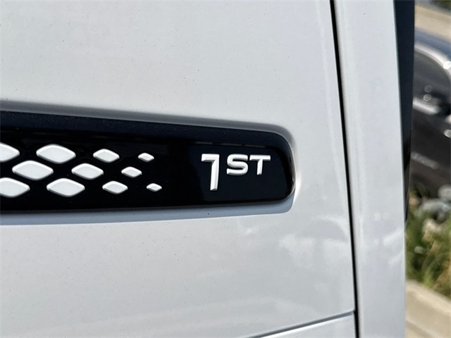 2025 Volkswagen ID. Buzz Pro Plus photo 11