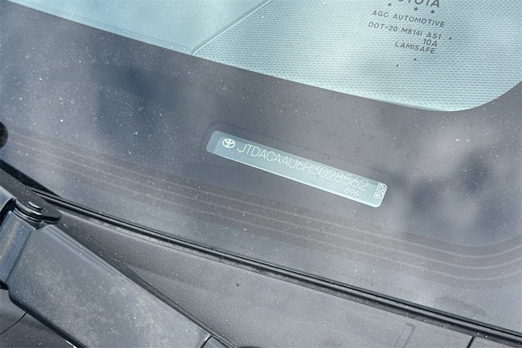 2024 Toyota Prius LE photo 3