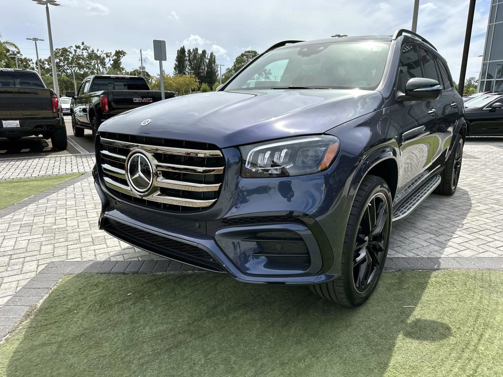 2026 Mercedes Benz GLS 450 4MATIC photo 2