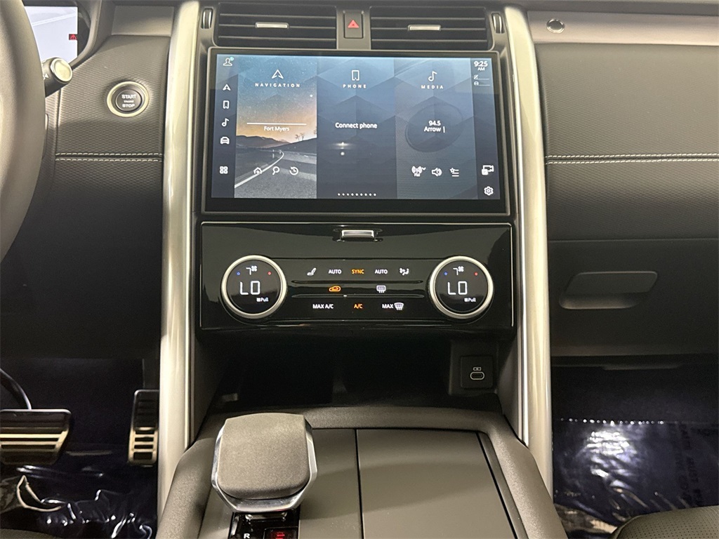 2025 Land Rover Discovery SE photo 17