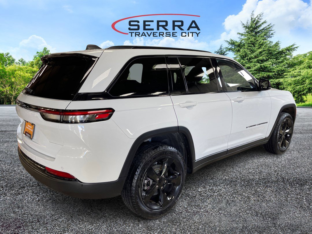 2023 Jeep Grand Cherokee Altitude photo 4