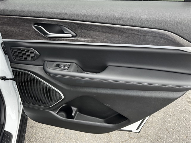 2025 Jeep Grand Cherokee Limited photo 14