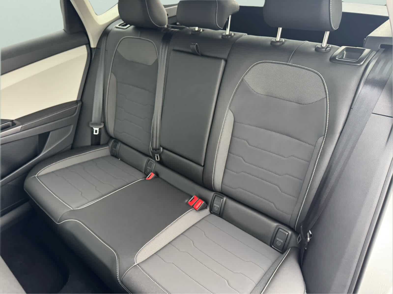 2025 Volkswagen Taos SE photo 29