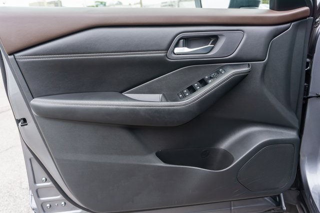 2022 Nissan Rogue SV photo 14
