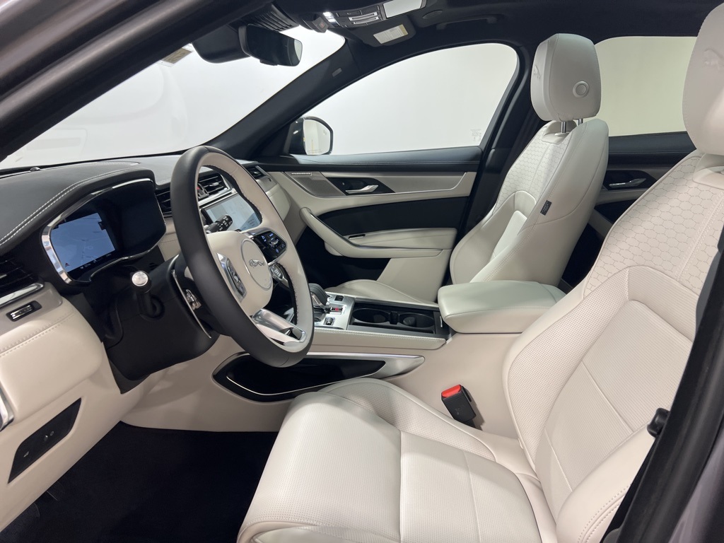 2025 Jaguar F-PACE P250 R-Dynamic S photo 9