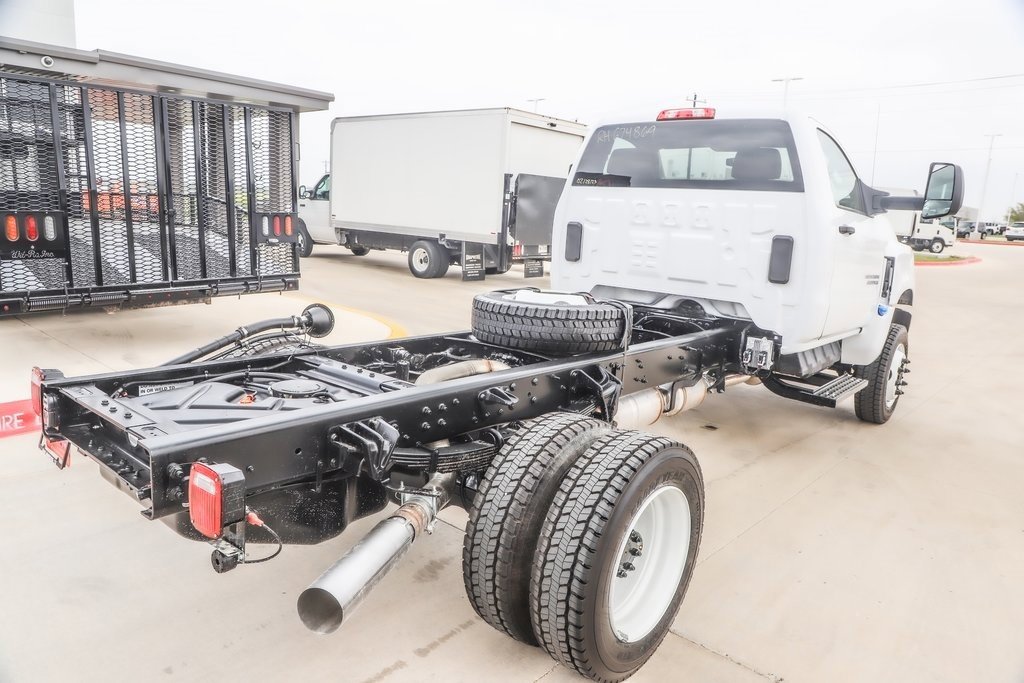 2024 Chevrolet Silverado 6500HD Work Truck photo 4
