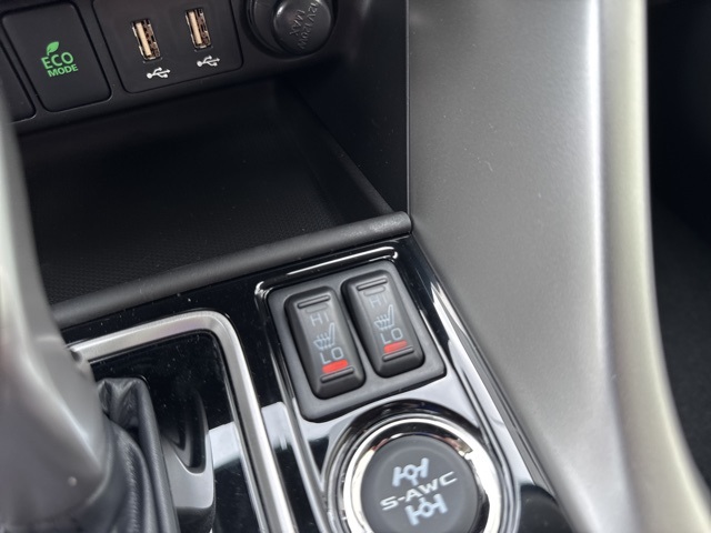2025 Mitsubishi Eclipse Cross LE photo 13