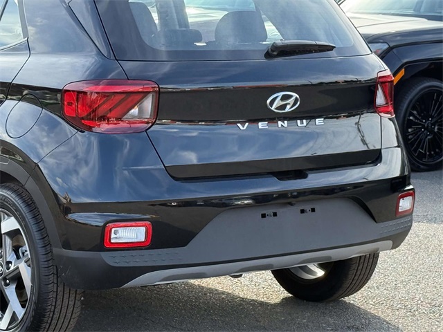 2025 Hyundai Venue SEL photo 10