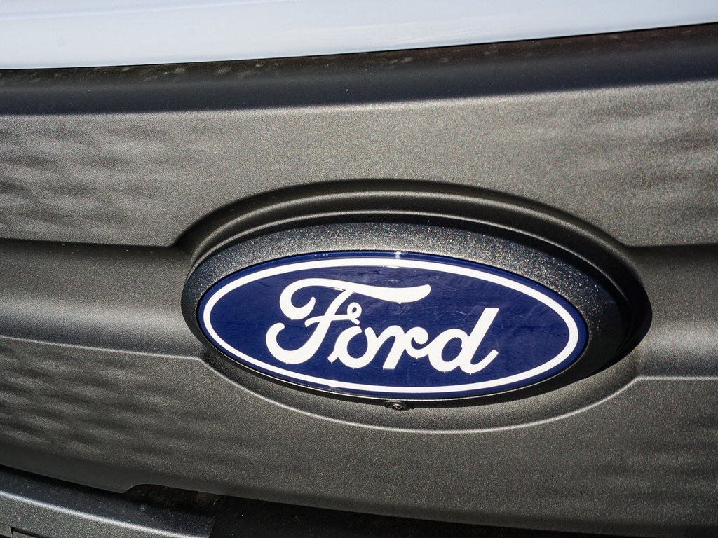 2025 Ford F-150 Lightning photo 3