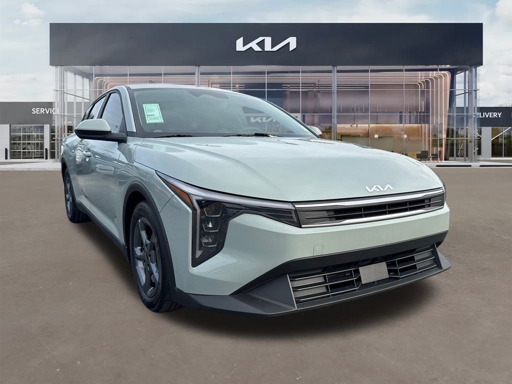 2025 Kia K4 LXS's photo