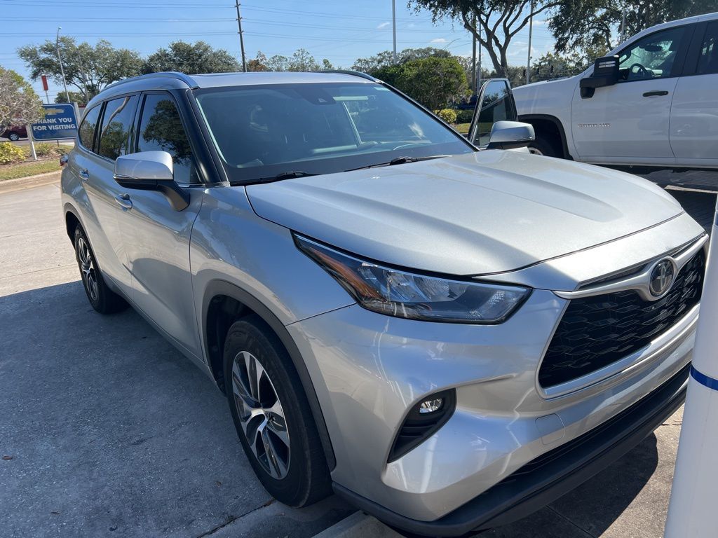 2020 Toyota Highlander XLE's photo