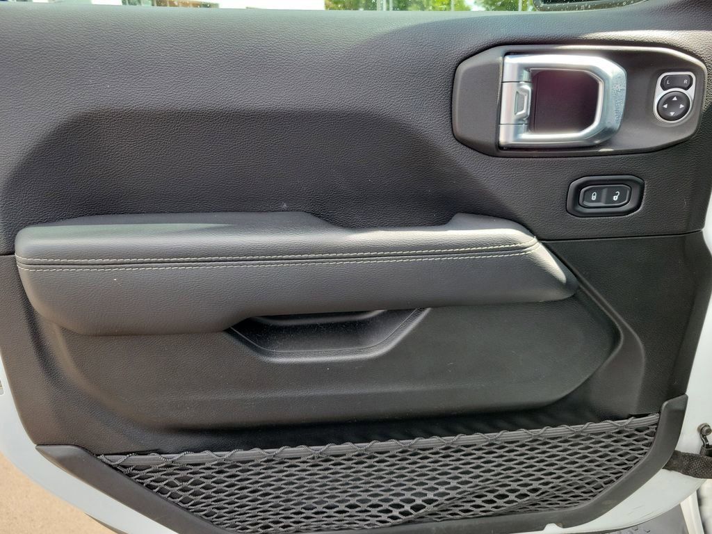 2021 Jeep Wrangler Unlimited Sahara photo 8