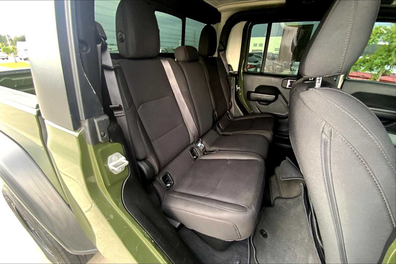 2023 Jeep Gladiator Sport photo 19