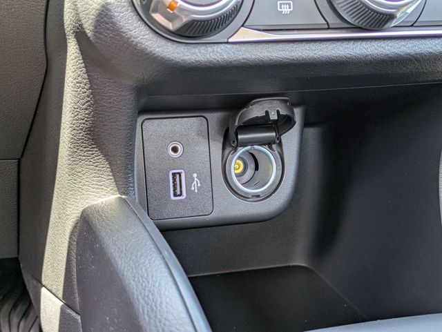2025 Nissan Versa 1.6 S photo 4