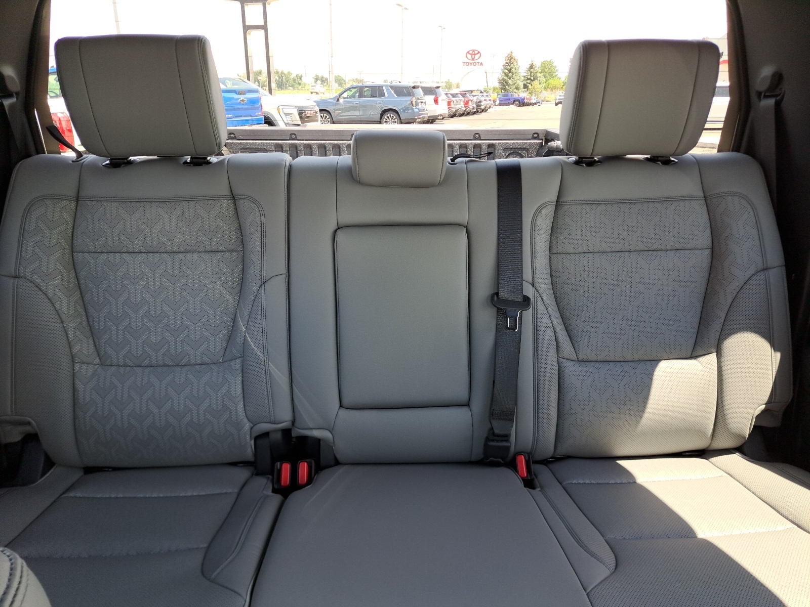 2025 Toyota Tundra SR5 CrewMax photo 31