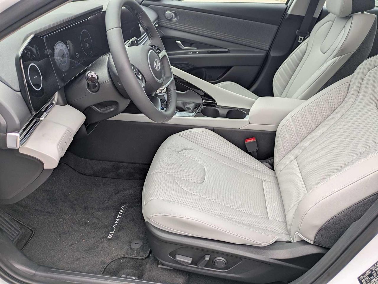 2025 Hyundai Elantra Limited photo 17