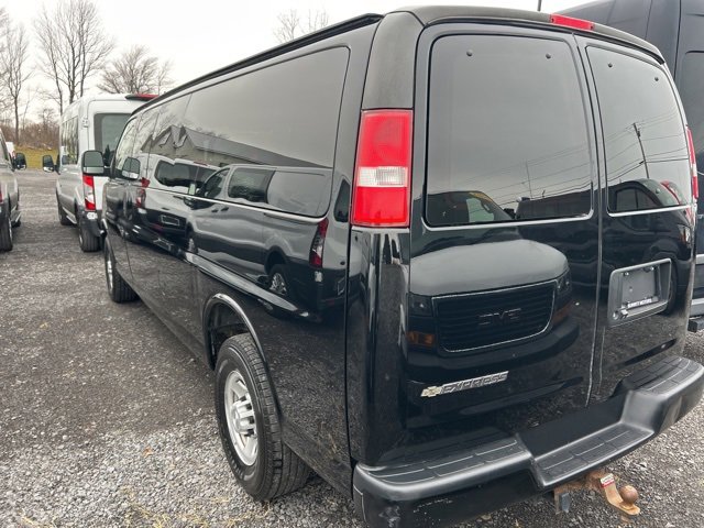 2017 Chevrolet Express Passenger 3500 LS photo 3
