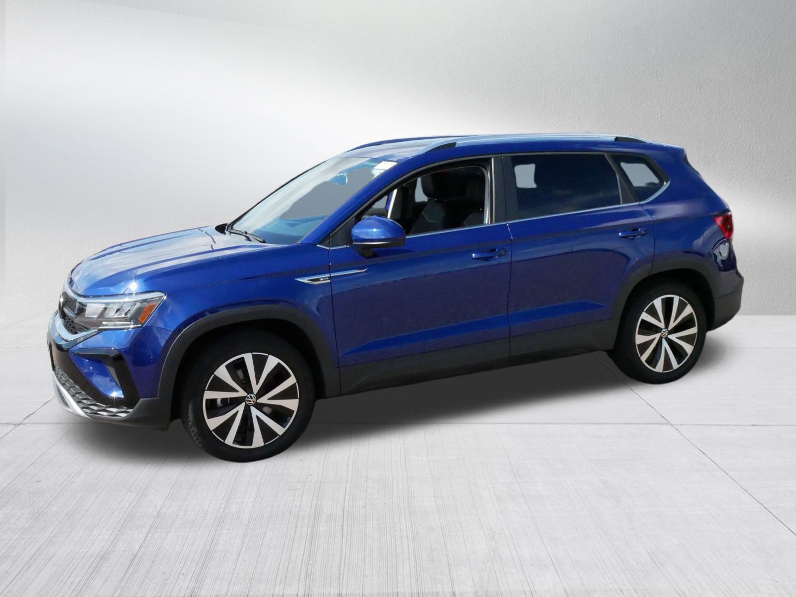 2023 Volkswagen Taos SE photo 3