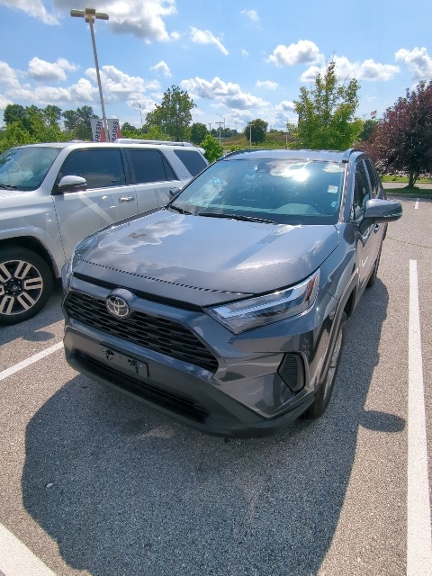 2025 Toyota RAV4 Hybrid XLE photo 3