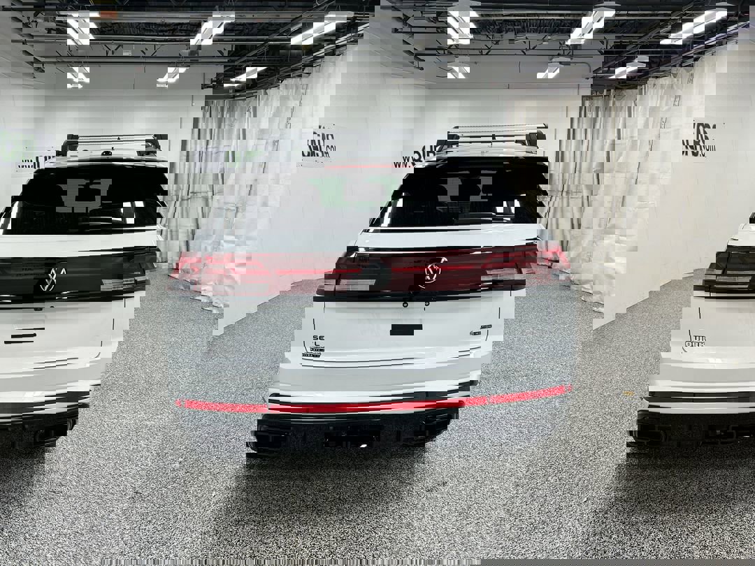 2026 Volkswagen Atlas Cross Sport SEL R-Line photo 4