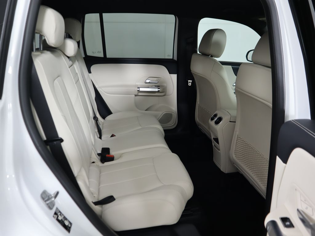 2025 Mercedes Benz GLB 250 photo 22