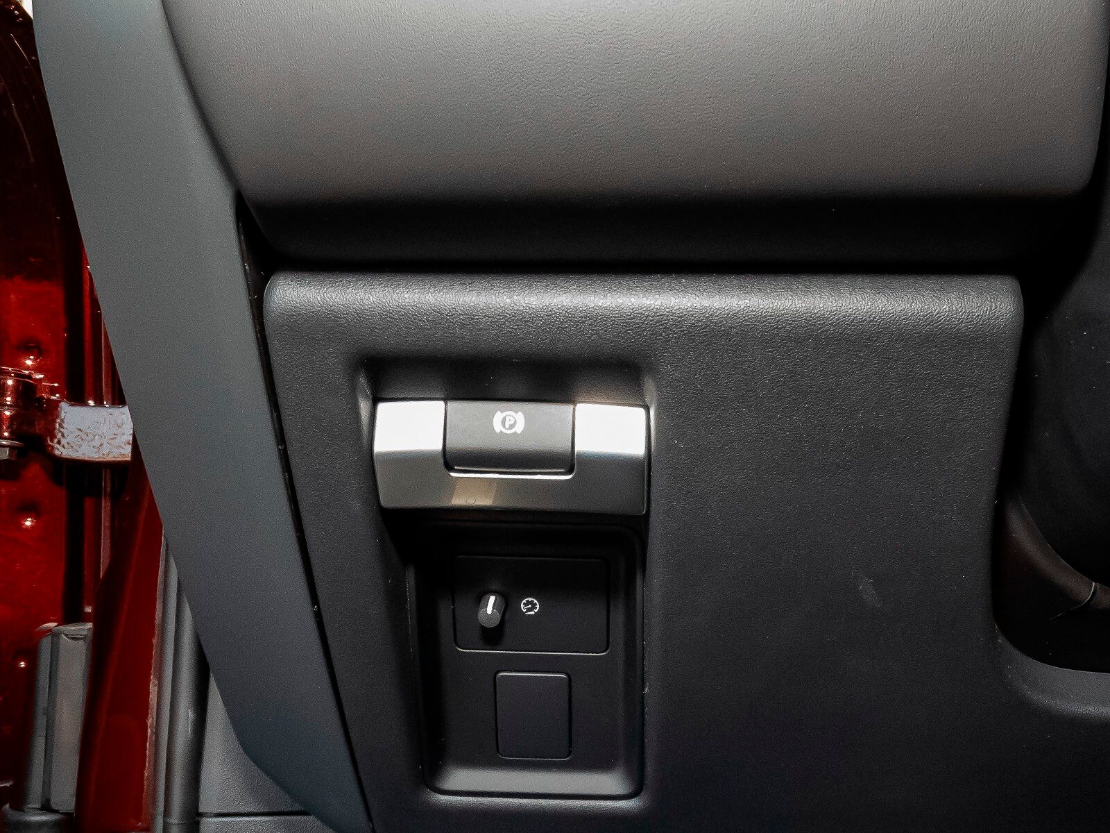 2024 Land Rover Defender 130 X-Dynamic SE photo 11