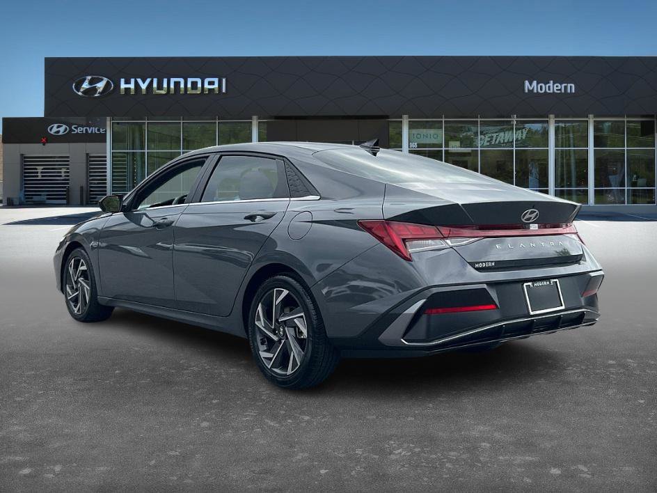 2024 Hyundai Elantra SEL Convenience photo 4