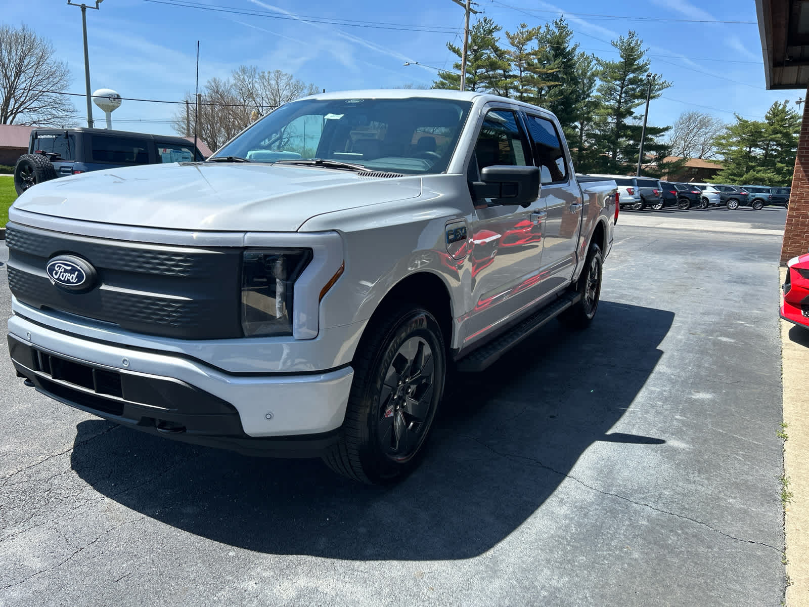 2025 Ford F-150 Lightning photo 4