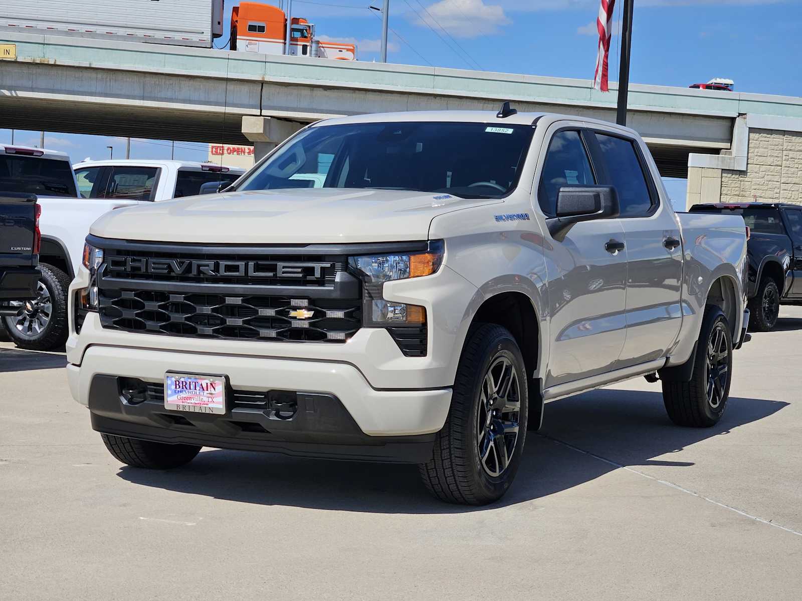 2026 Chevrolet Silverado 1500 Custom photo 2