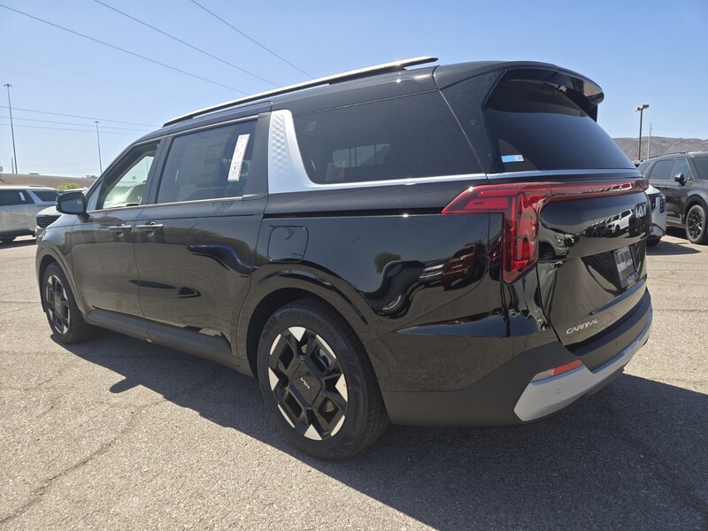 2026 Kia Carnival EX photo 3