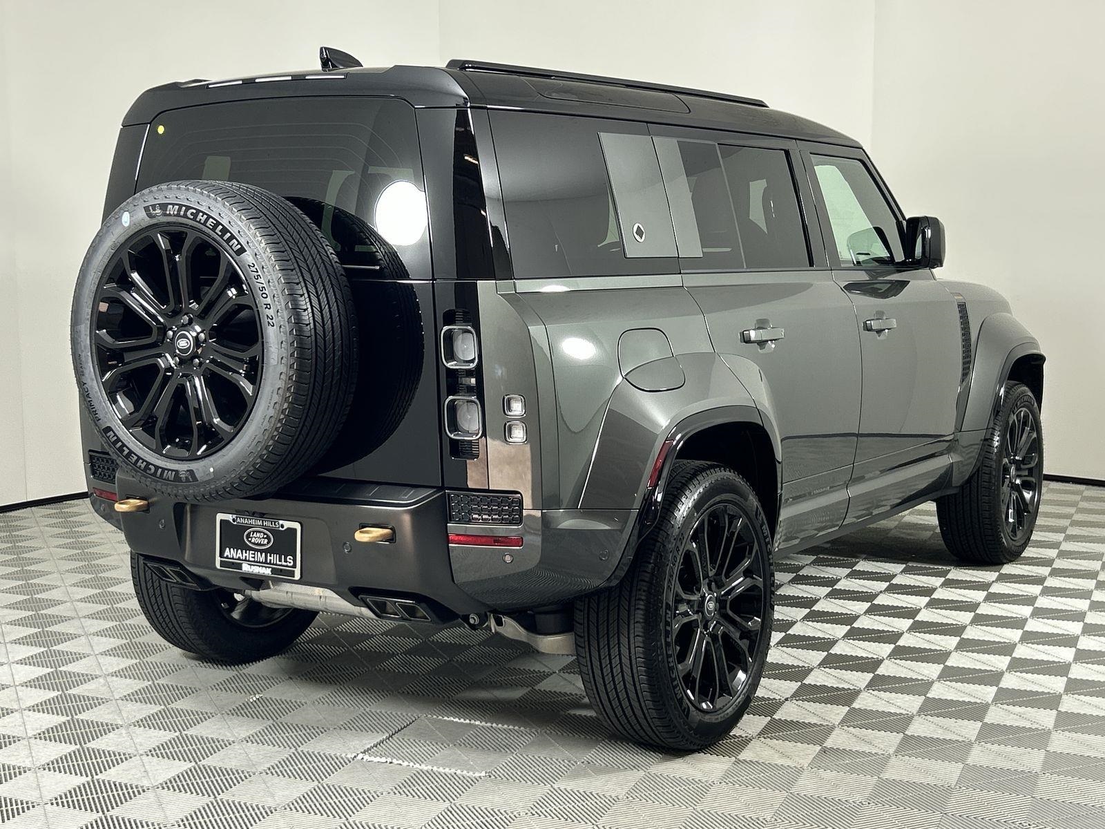 2025 Land Rover Defender 110 photo 5