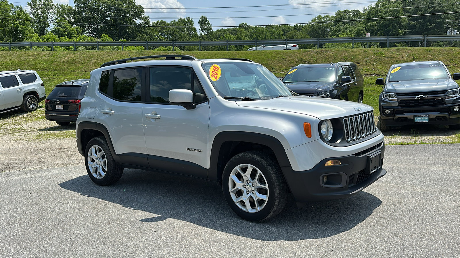 2016 Jeep Renegade Latitude photo 2