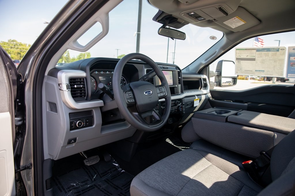2025 Ford F-350 XL photo 19