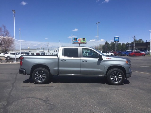 2025 Chevrolet Silverado 1500 RST photo 2