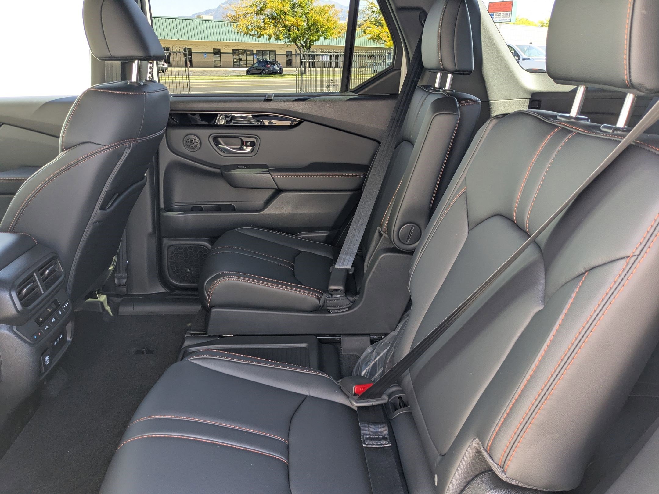 2025 Honda Pilot TrailSport photo 11
