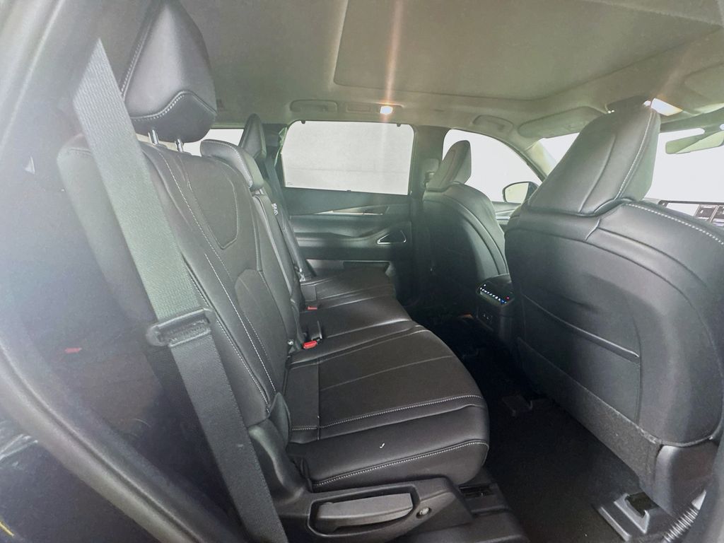 2026 Infiniti QX60 Luxe photo 33