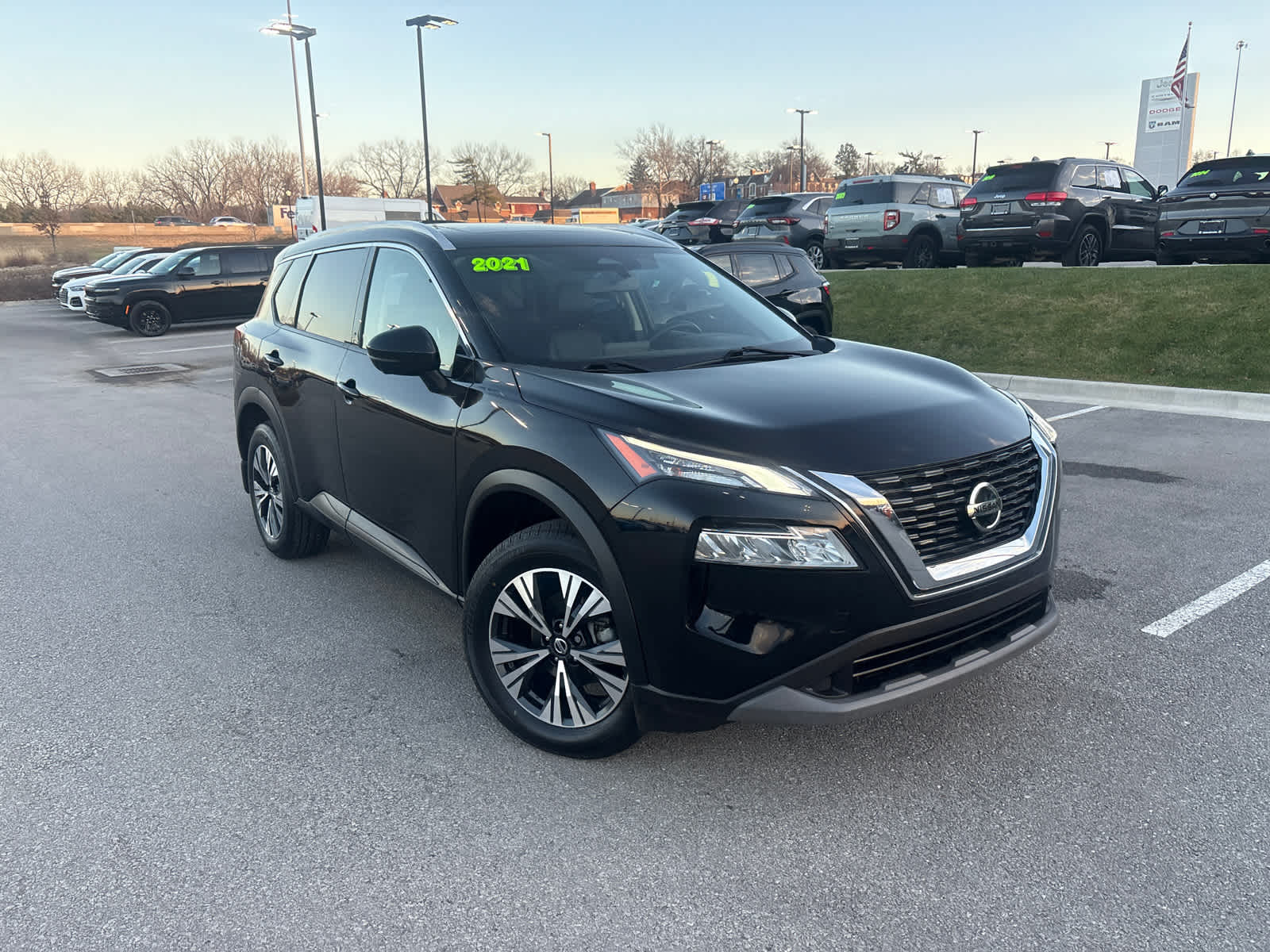 Used 2021 Nissan Rogue SV with VIN JN8AT3BB2MW205225 for sale in Kansas City