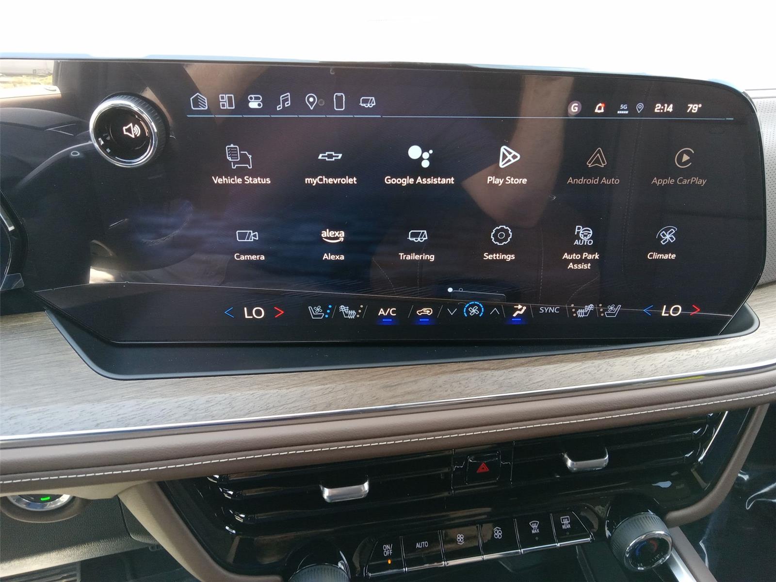 2025 Chevrolet Suburban High Country photo 18