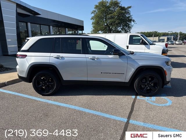 2023 Jeep Grand Cherokee Laredo Altitude photo 5