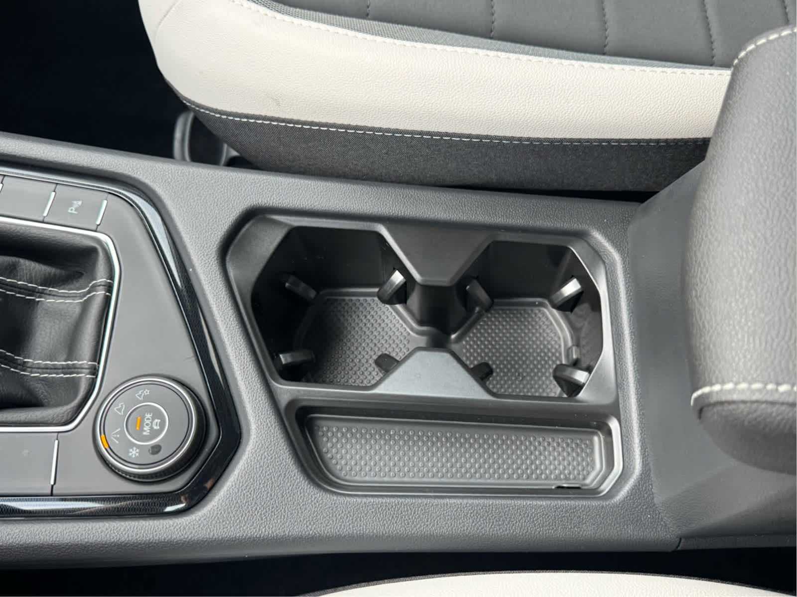 2025 Volkswagen Taos SE photo 22