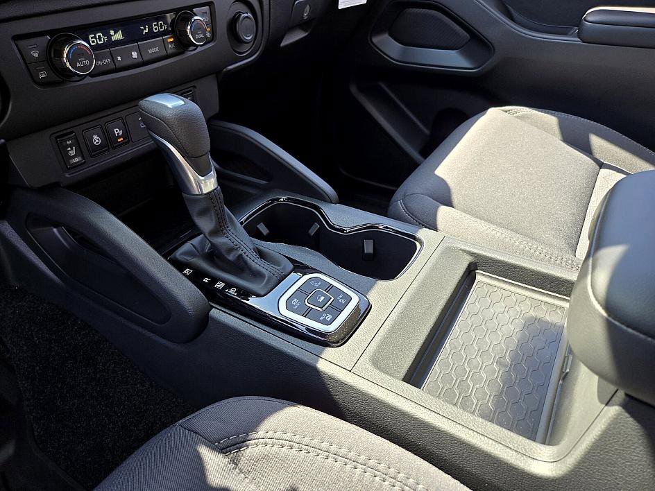 2026 Nissan Frontier Crew Cab SV photo 13